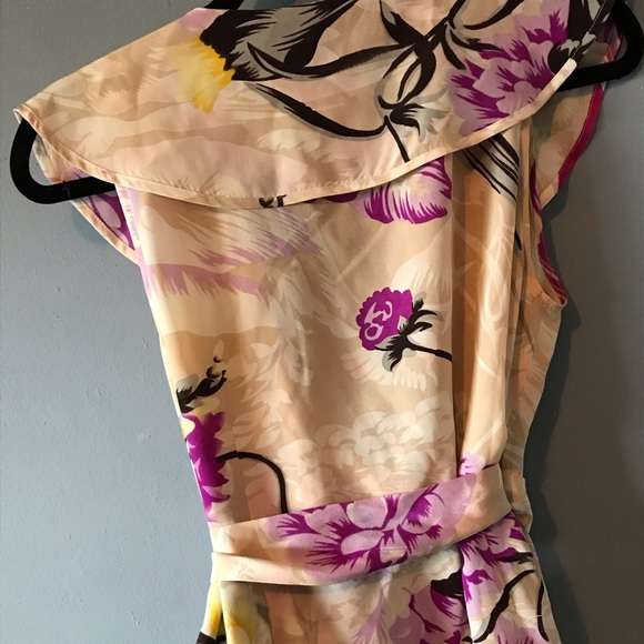 Yumi Kim Silk Floral Wrap Blouse size Medium - Picture 3 of 5
